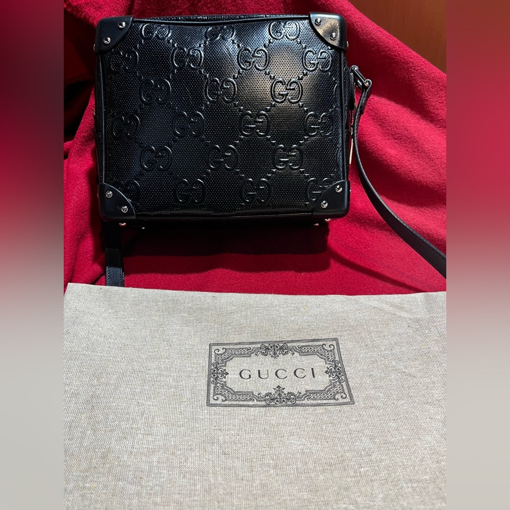 Gucci Elegant Black Leather Bag